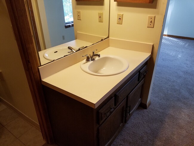 Building Photo - $1450 - 3/2/1 - MOVE IN SPECIAL  - Upstair...