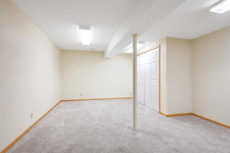 Building Photo - 7217 Glouchester Dr