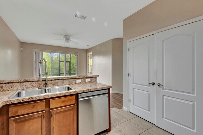 Building Photo - 253 Catriona Dr