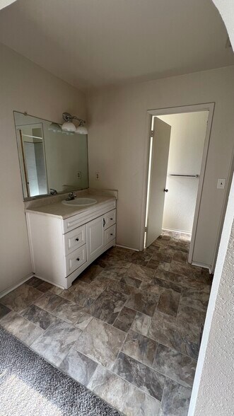 Building Photo - 459 Waterford Dr