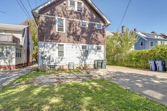 Building Photo - 3250 Berkshire Rd