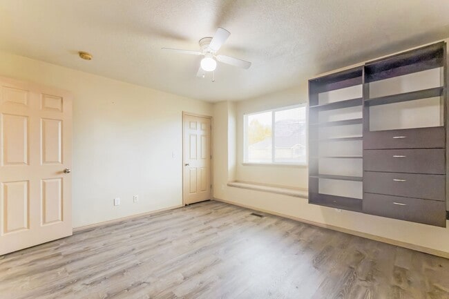 Building Photo - Charming 2 Bedroom Home with Modern Comforts and Pet-Friendly Living - Available NOW!