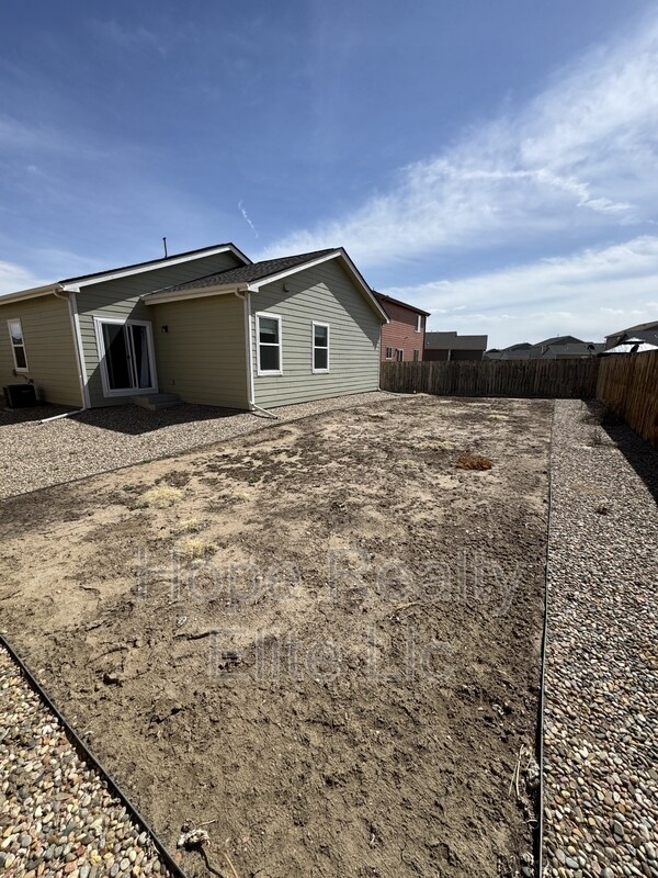 Building Photo - 6672 Kearsarge Dr