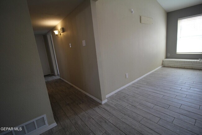 Building Photo - 351 Duanesburg St