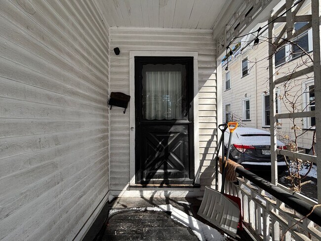 Building Photo - Single Family Home In The Park Ave Neighborhood!