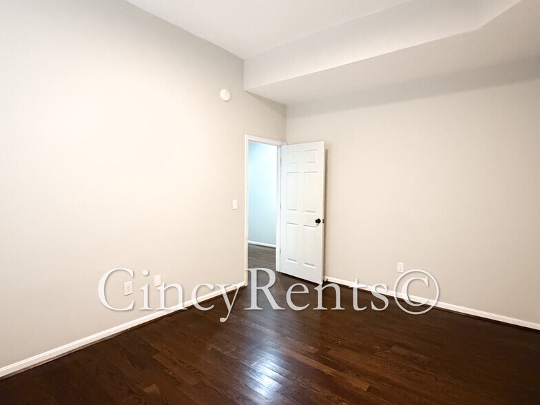 Building Photo - 422 Clark St