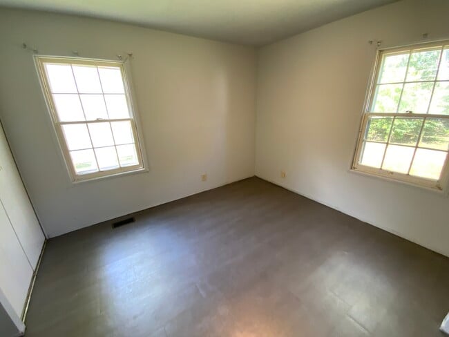 Building Photo - 917 Knollcrest Dr