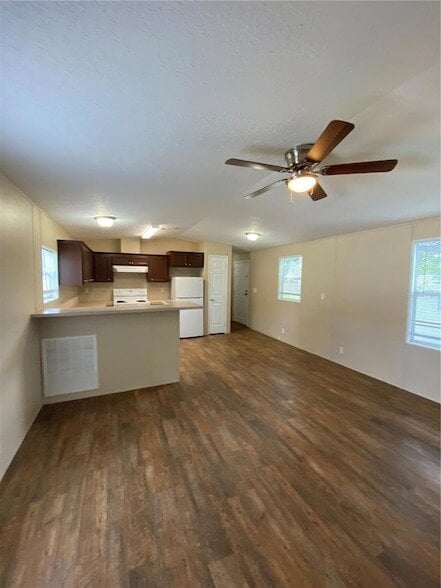 Building Photo - 37412 Carringer Rd