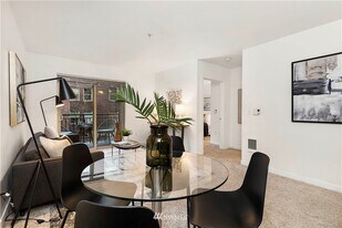 Building Photo - 1420 E Pine St