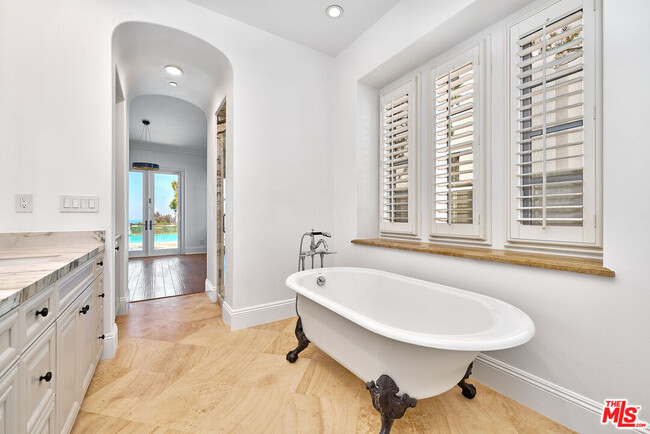 Building Photo - 9 Coral Cay