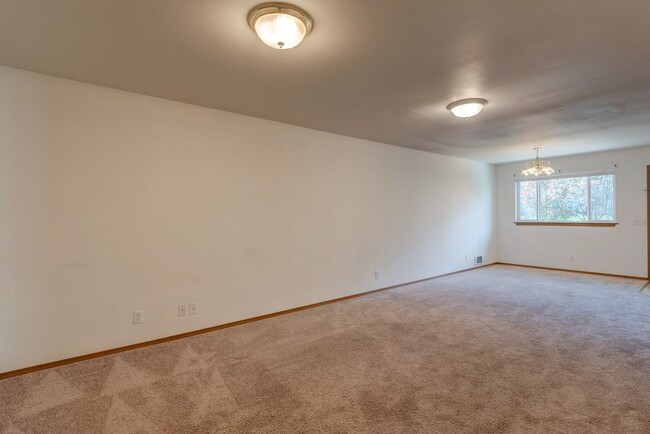 Building Photo - 1245-1431 NW Falls Creek Lp