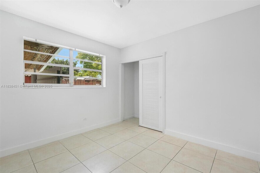 Building Photo - 700 SW 67th Ave