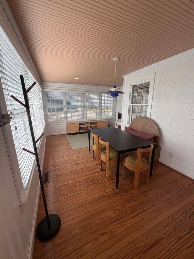 Building Photo - 3BR Beach House on 44th Street