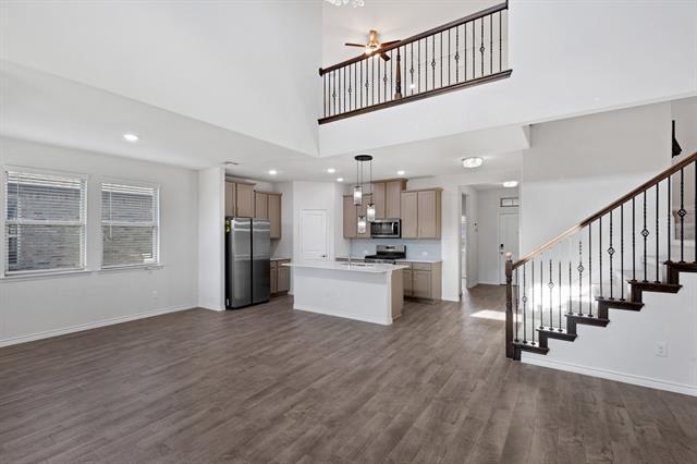 Building Photo - 11120 Canyon Oak St