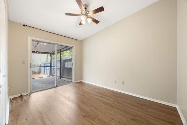 Building Photo - New Winter Garden Rental