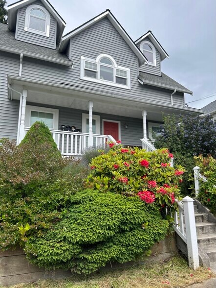 Entrance and porch - 2356 NW 67th St