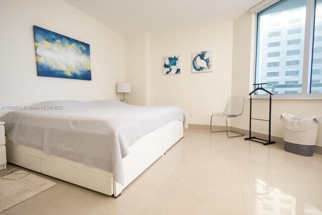 Building Photo - 335 S Biscayne Blvd