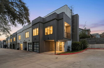 Building Photo - Spacious 3-Bed, 3-Bath Condo with Scenic Views in Vibrant Austin!