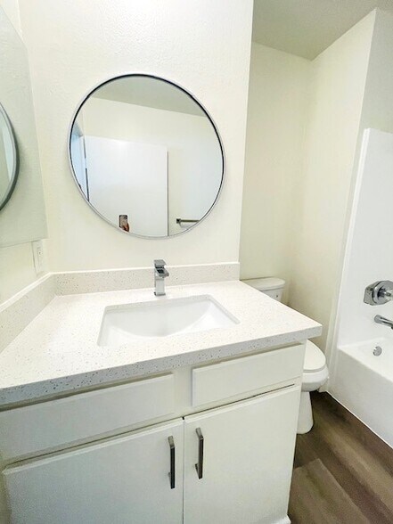 Building Photo - 112 S St Andrews Pl