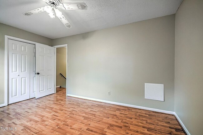 Building Photo - Bellhaven townhouse