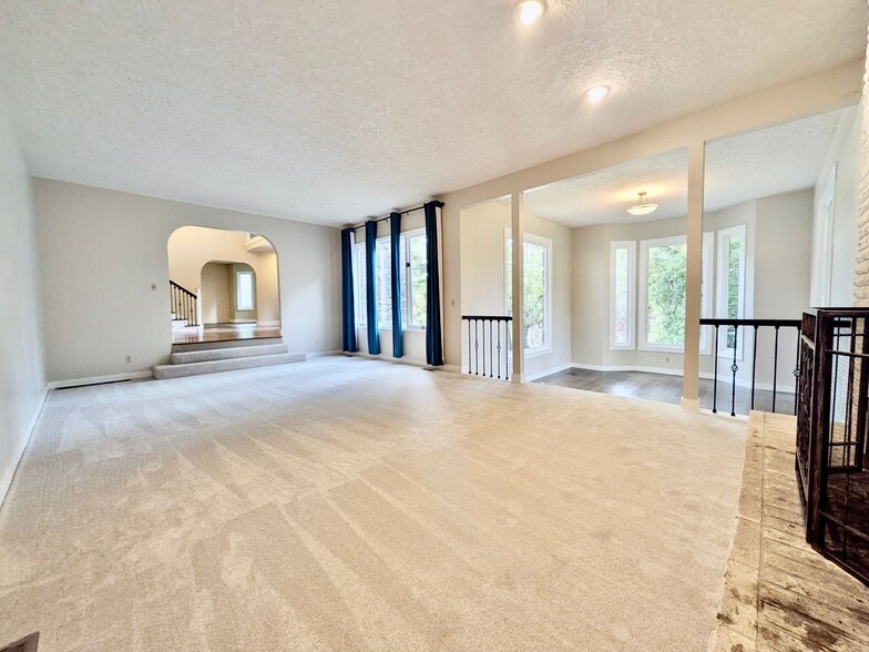 Building Photo - 18132 Westview Dr