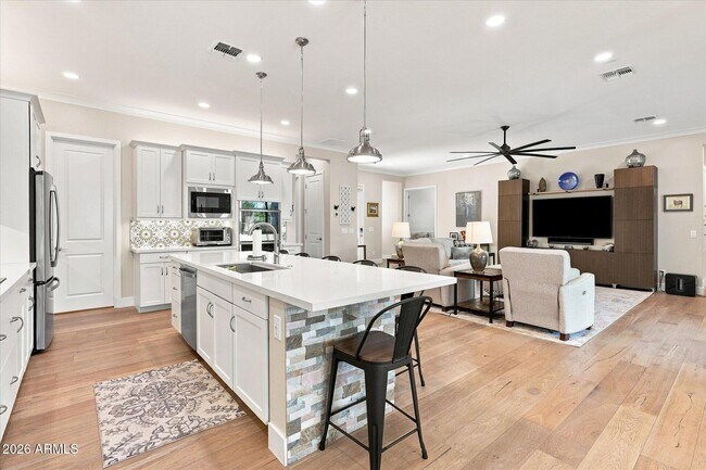 Building Photo - 1118 E Paseo Way