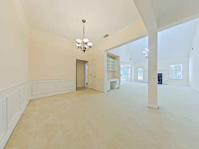 Building Photo - 615 Ventana Dr