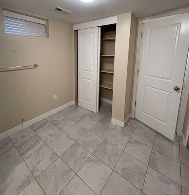 Building Photo - 4 Bedroom Townhome at Three Fountains in M...