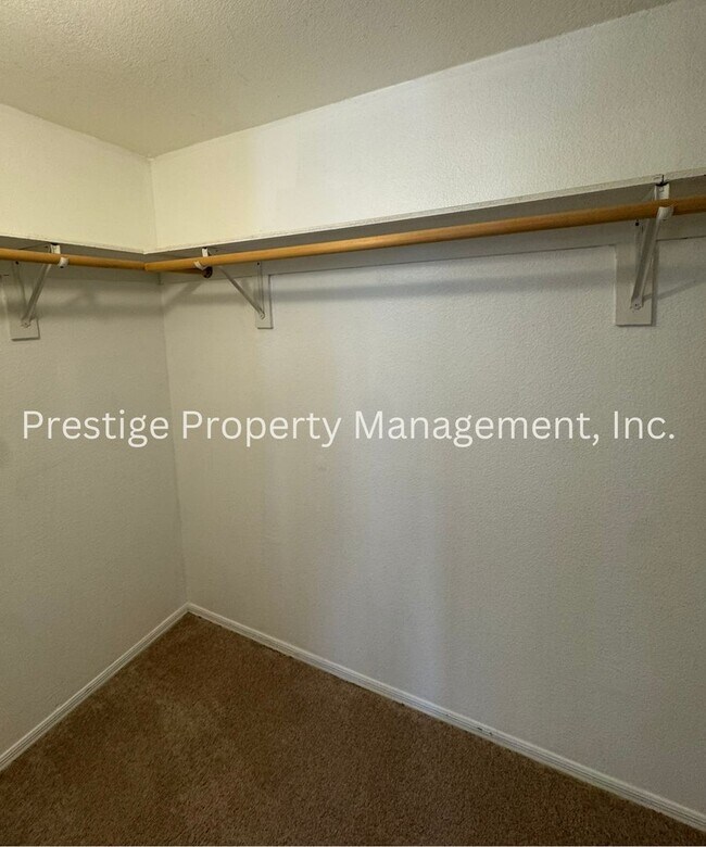 Building Photo - This 4/2 Vail Manufactured Home Is On A 1 Acre Lot!!!