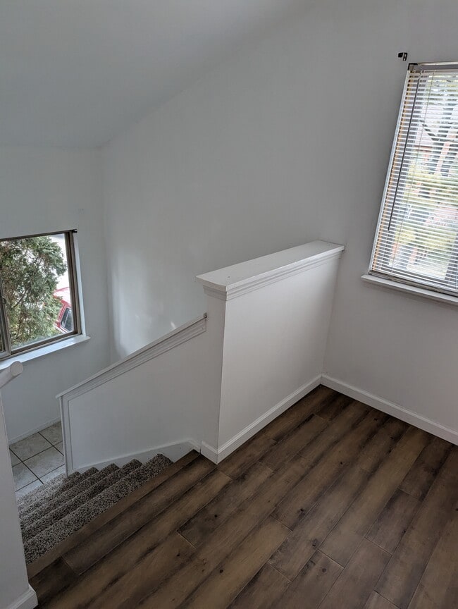 Building Photo - 108 Burwash Ave