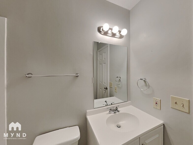 Building Photo - 4645 Sandy Park Dr