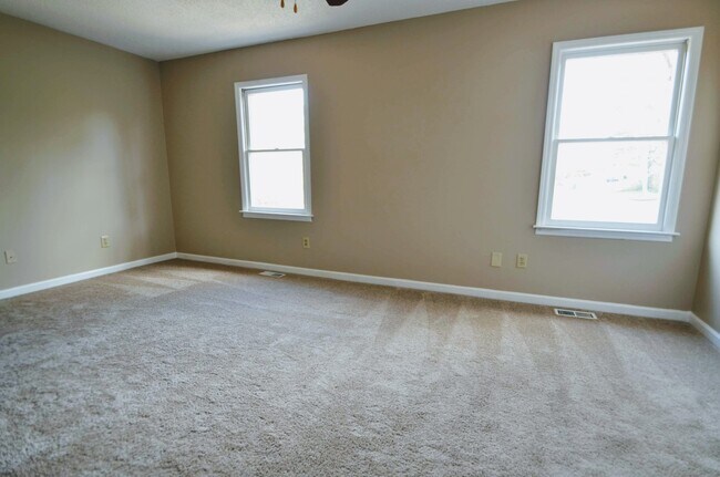 Building Photo - 1308 Poplar Pointe