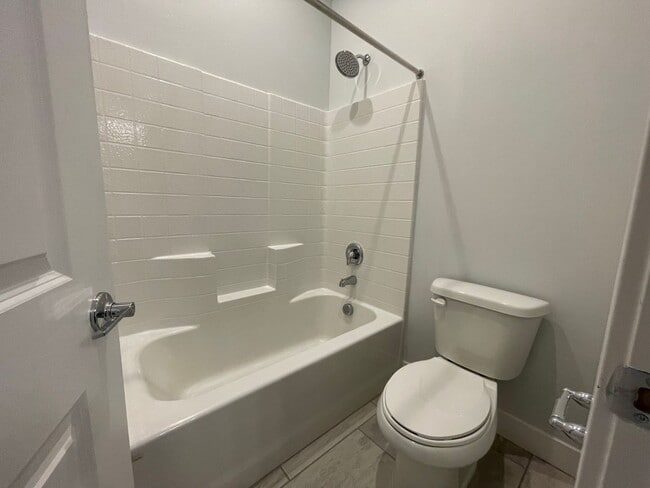Building Photo - Beautiful Townhome in Providence Gated Com...