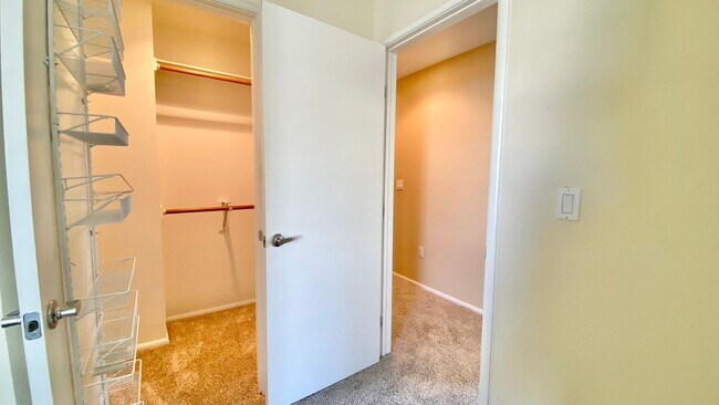 Building Photo - Contemporary 2-Bedroom Condo at the Heart ...