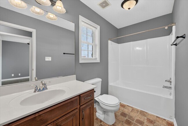 Building Photo - 3534 Southwood Dr
