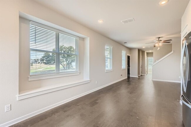 Building Photo - 2412 Lakey Cv