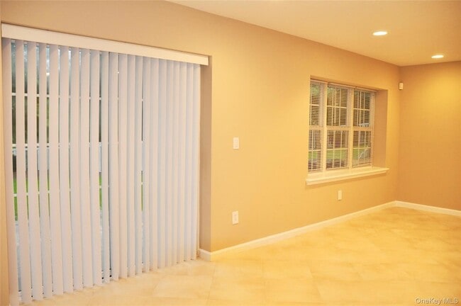 Building Photo - 23 Deertree Ln