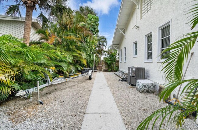 Building Photo - 5301 N Flagler Dr