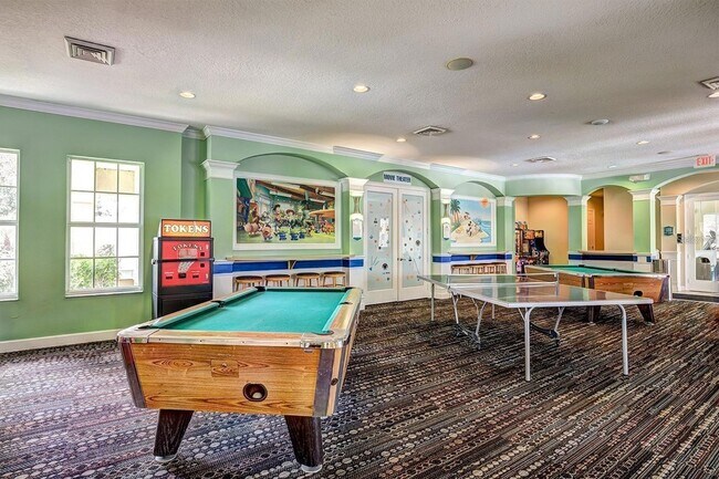 Building Photo - 2300 Silver Palm Dr