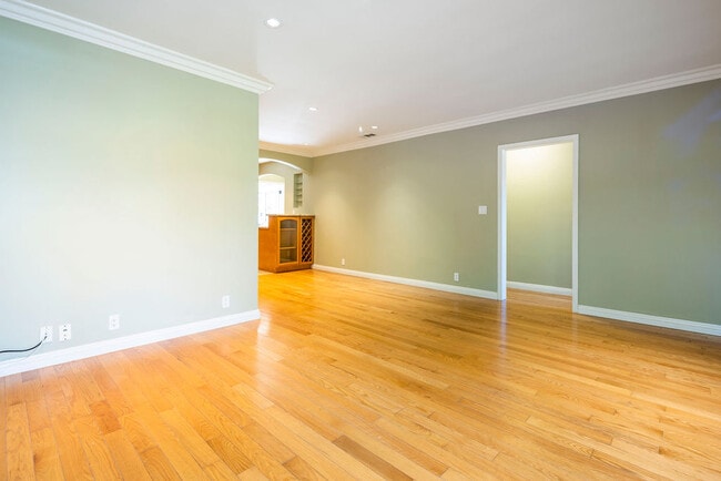 Building Photo - 10744 Charnock Rd