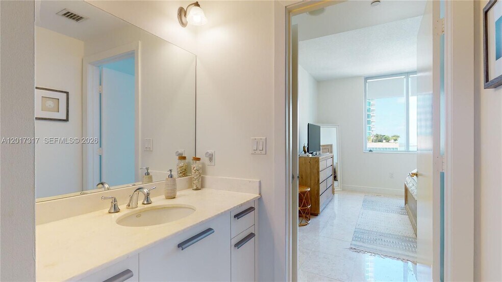 Building Photo - 1050 Brickell Ave