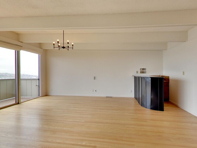 Building Photo - 4BR Home with Jaw-Dropping Views, Garage, ...