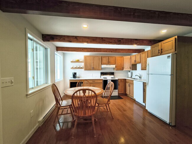 Building Photo - 1330 Lake St