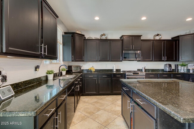 Building Photo - 18472 W Desert Ln
