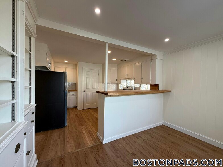 Building Photo - 522 Hancock St