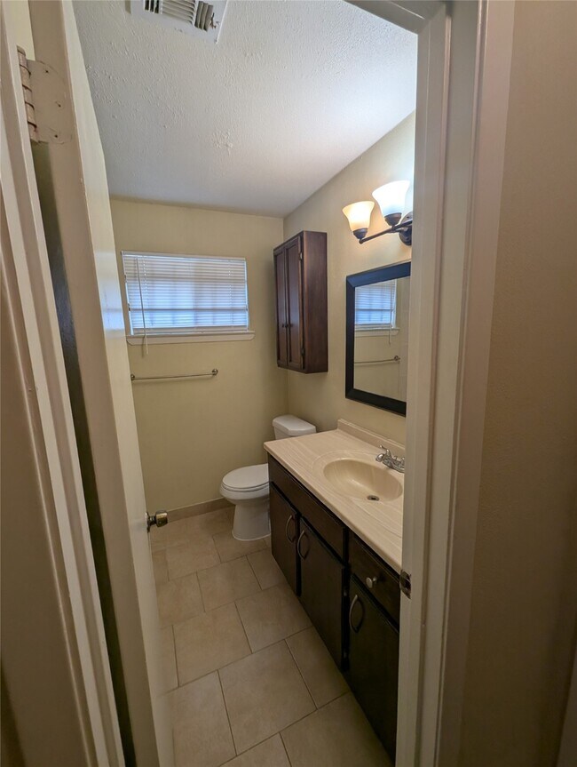 Building Photo - 5203 Heathercrest Dr