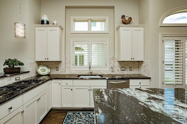 Kitchen - 515 River St