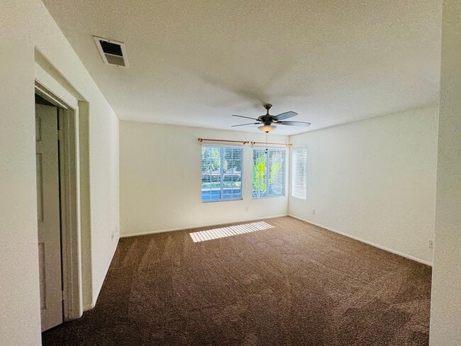 Building Photo - THE BEST OF BOTH WORLDS – FRESH & READY!