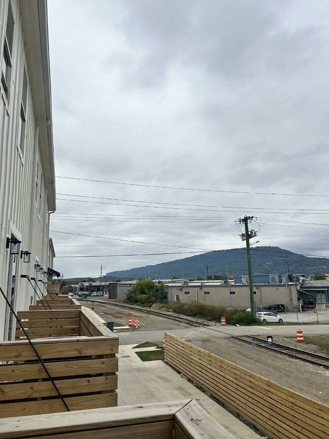 Building Photo - *MOVE IN SPECIAL 1/2 security deposit and waiving $175 Admin Fee!* New Build 3 Beds | 3.5 Baths |...