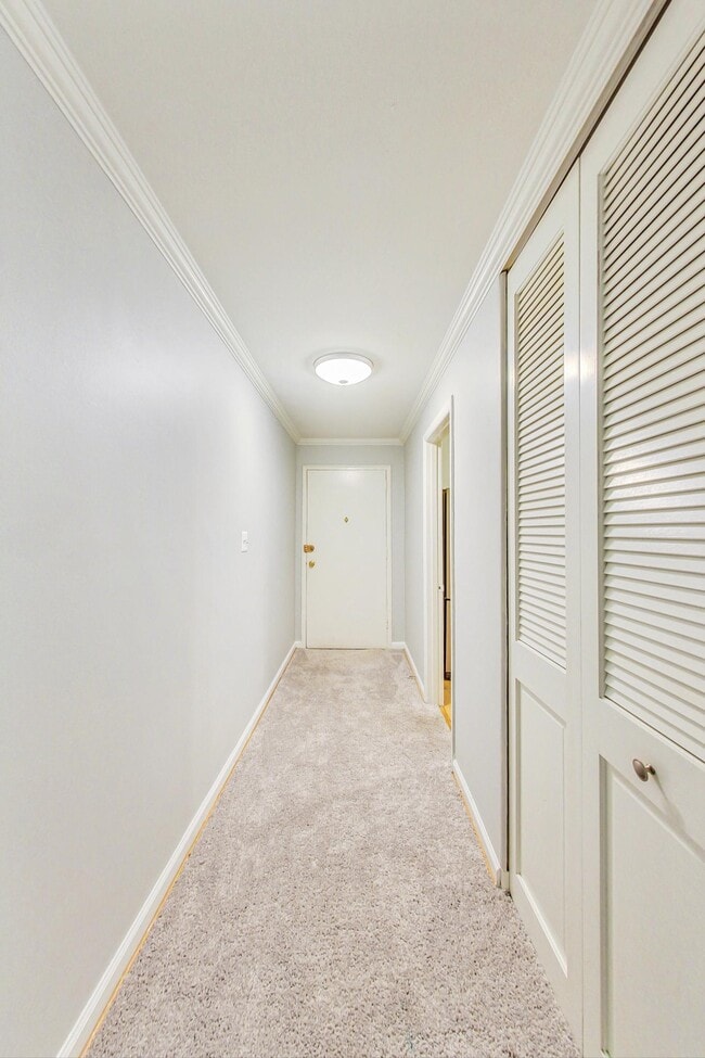 Building Photo - 10501 Montrose Ave